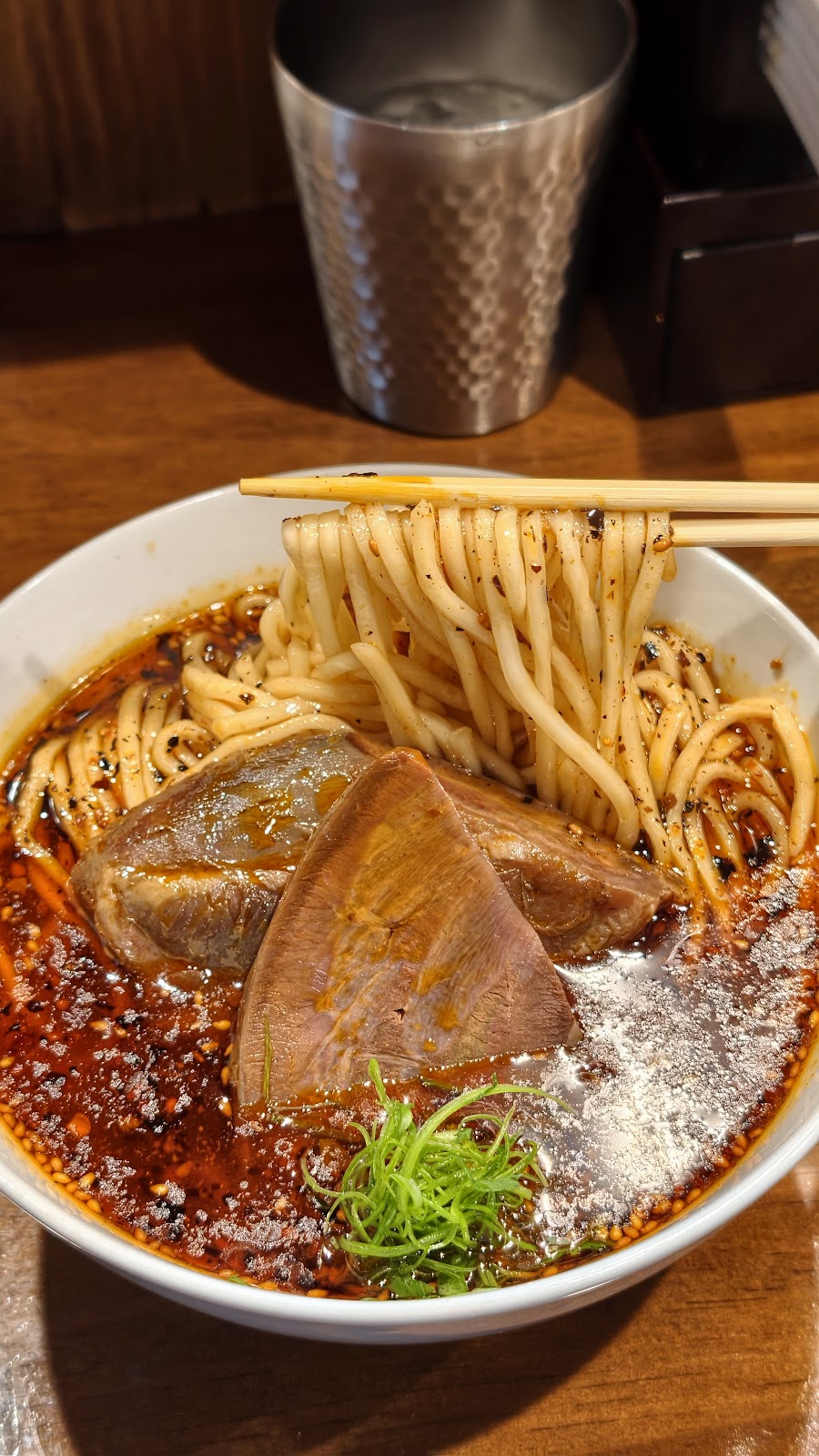 紅燒牛肉麺のスープと具材